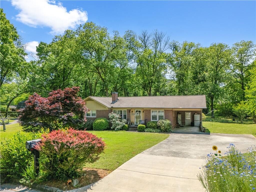 Property Photo:  106 E Valley Rd  GA 30161 