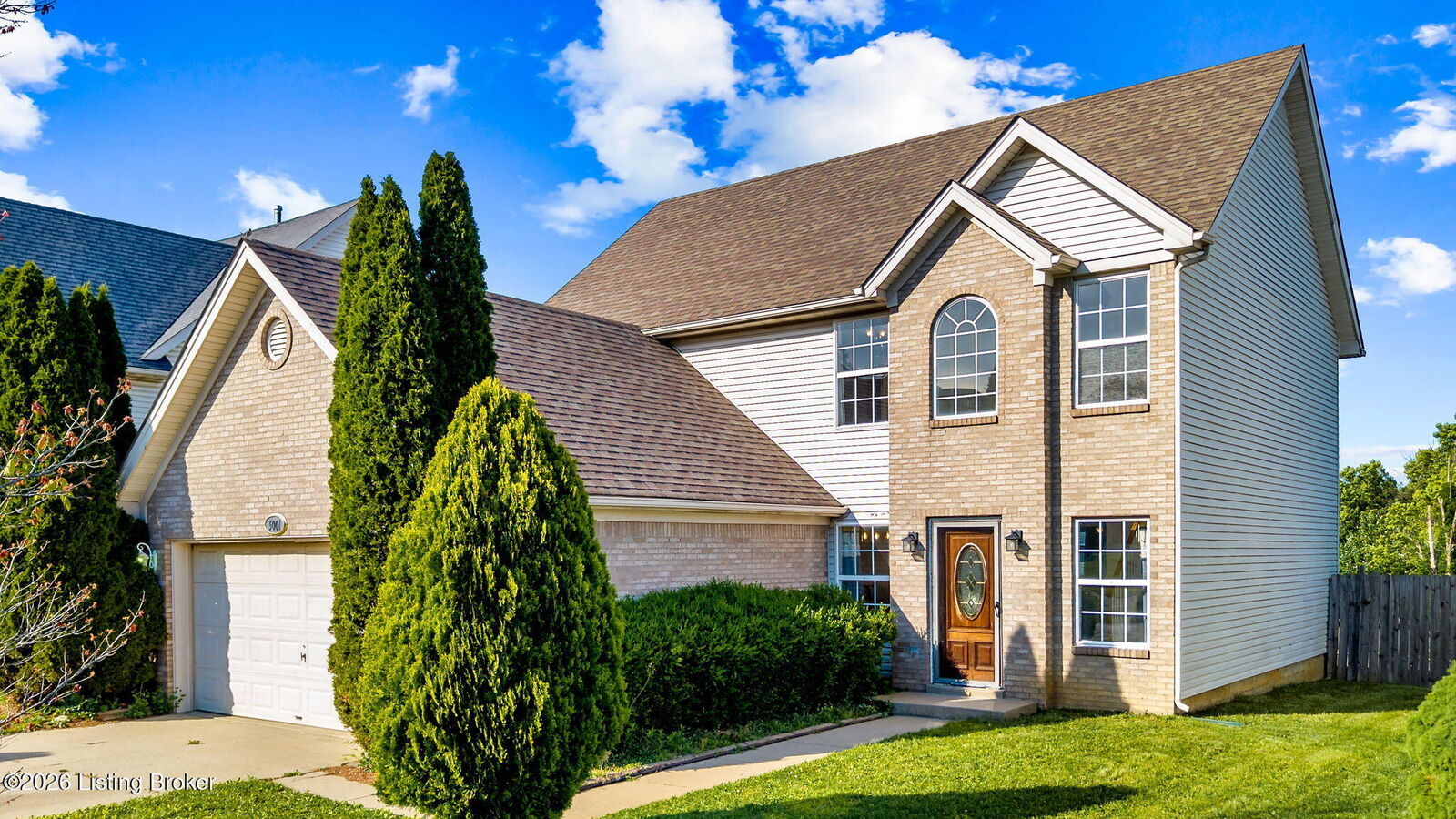 Property Photo: 5001 Middlesex Dr KY 40245