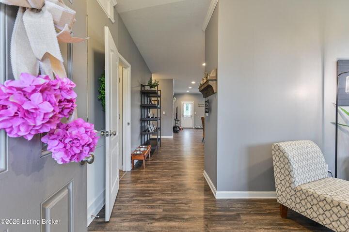 Property Photo: 11883 Trottingham Cir KY 40299