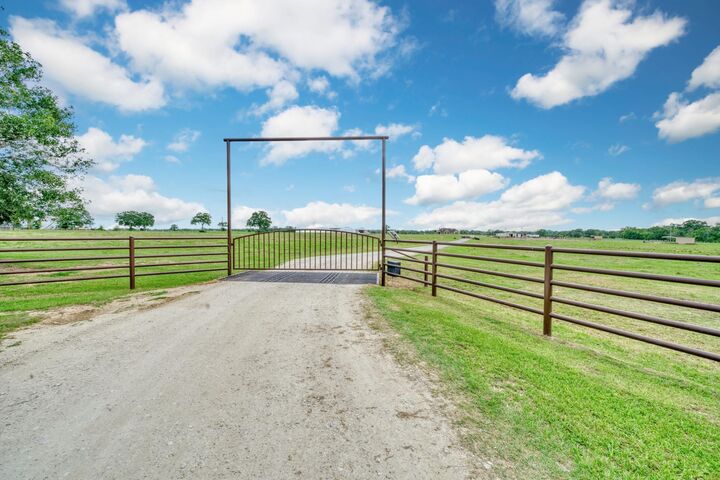 Property Photo:  2792 County Road 145  TX 77831 