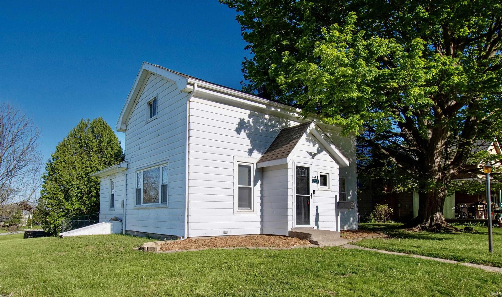 Property Photo:  303 Cherry Street  IN 46701-1002 