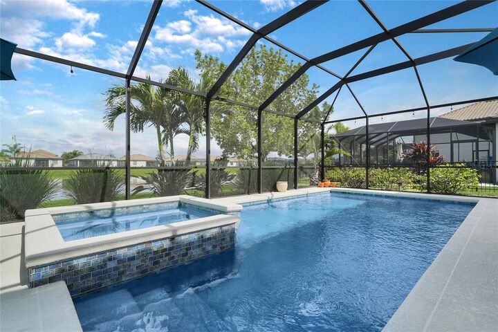 Property Photo:  517 Mimosa Court  FL 34212 