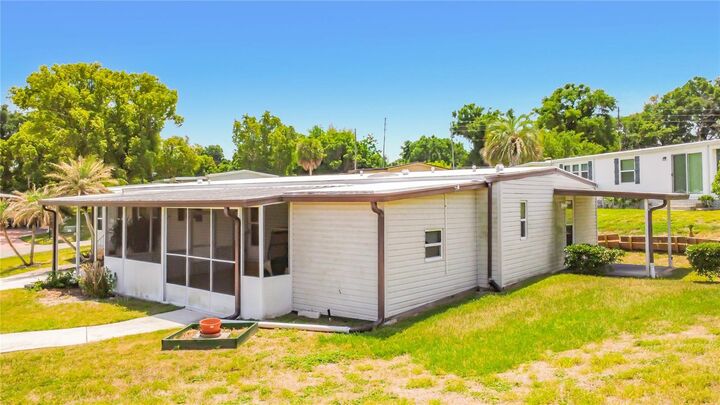 Property Photo:  2002 SW Live Oak Lane  FL 32798 