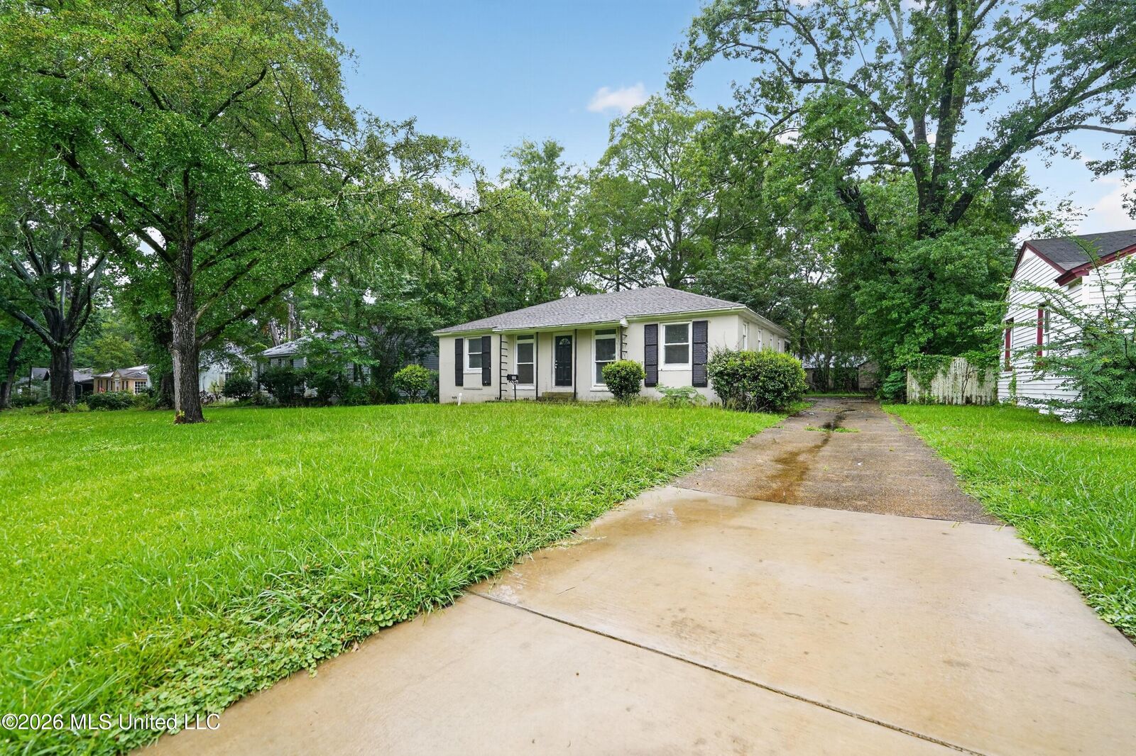 Property Photo:  305 Broadmoor Drive  MS 39206 