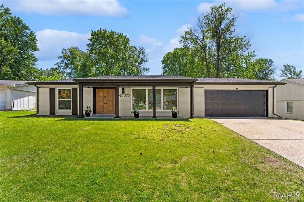 Property Photo: 372 Roanoke Drive IL 62221