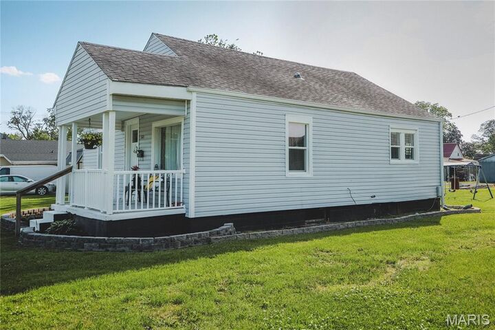 Property Photo:  307 N 3rd Street  MO 63740 