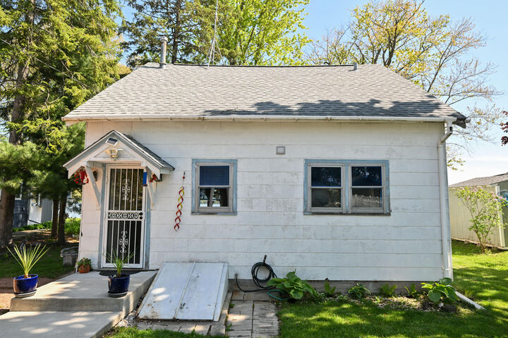 Property Photo:  W944 Shorewood Dr  WI 53120 