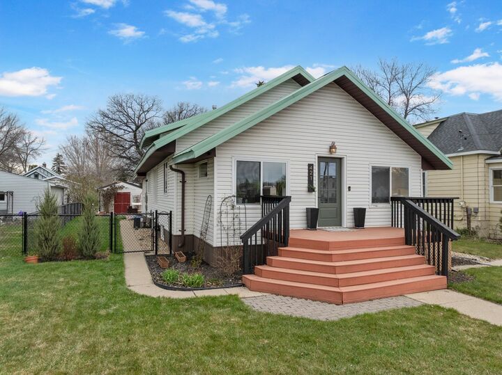 Property Photo:  421 2nd St NE  ND 58703 
