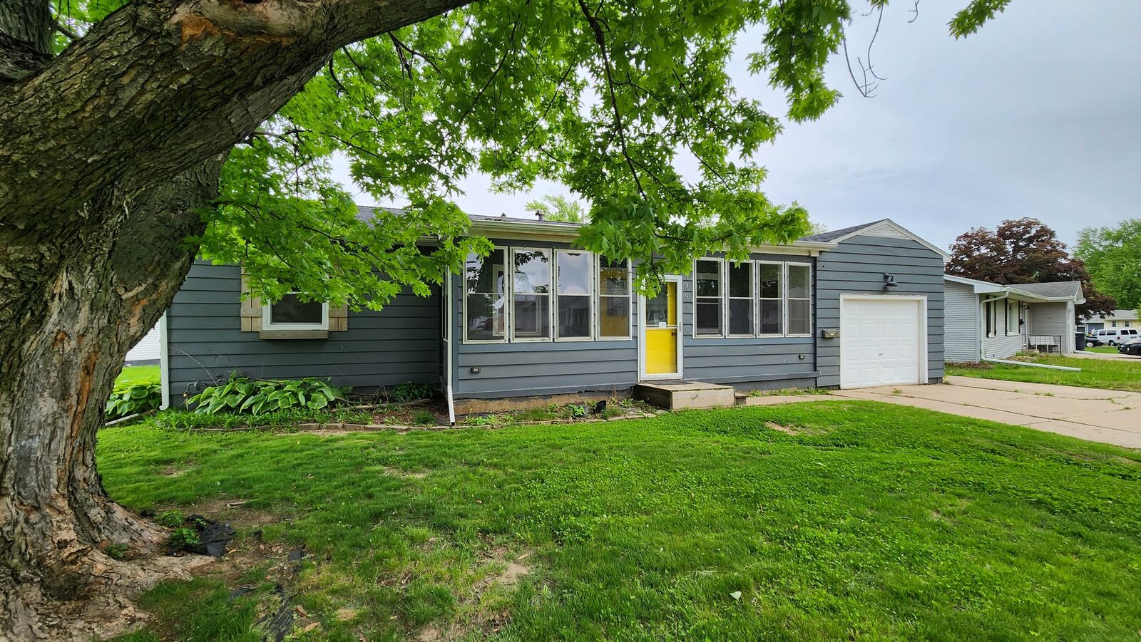 Property Photo:  739 Highview Drive  IA 52732 