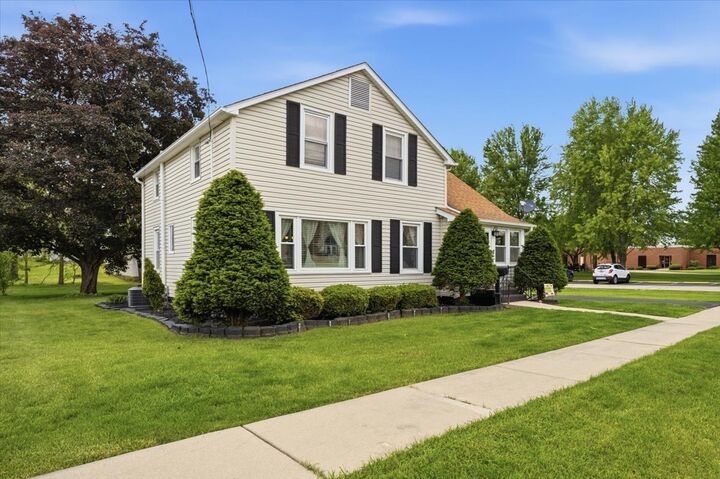 Property Photo:  503 S Wells Street  IL 60548 