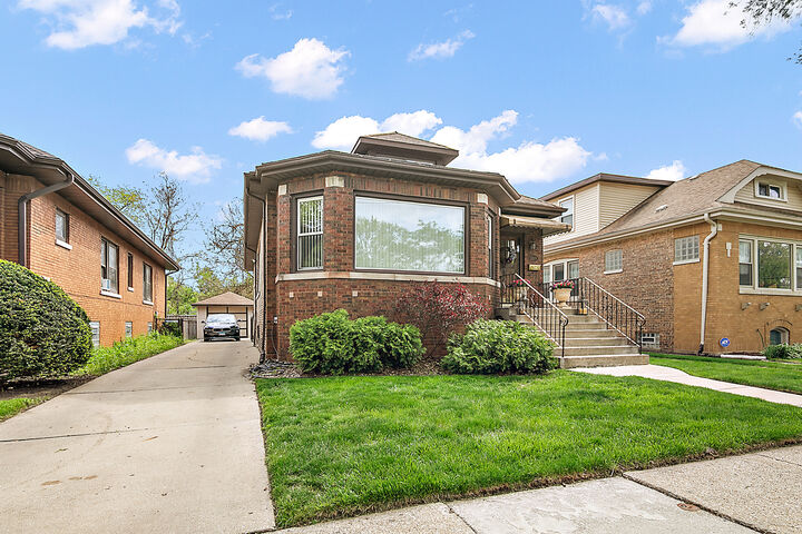 Property Photo:  1819 W 105th Street  IL 60643 