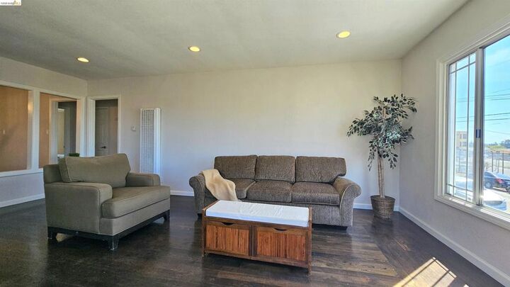 Property Photo:  7856 Ney Ave  CA 94605 