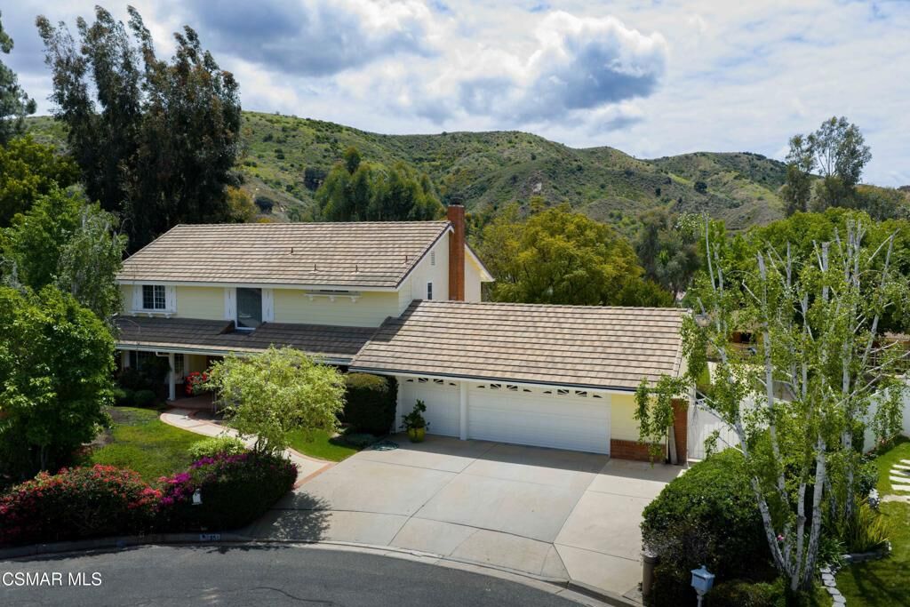 Property Photo:  351 Buckboard Circle  CA 93065 