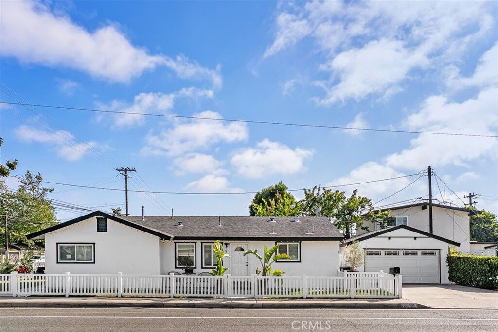 Property Photo: 195 Broadway CA 92627