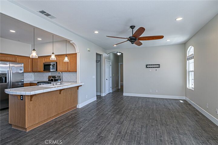 Property Photo:  610 Sunrise  CA 93455 