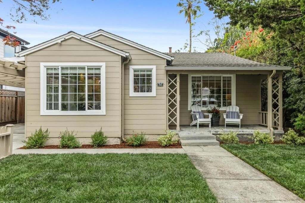 Property Photo:  950 Iris Street  CA 94061 