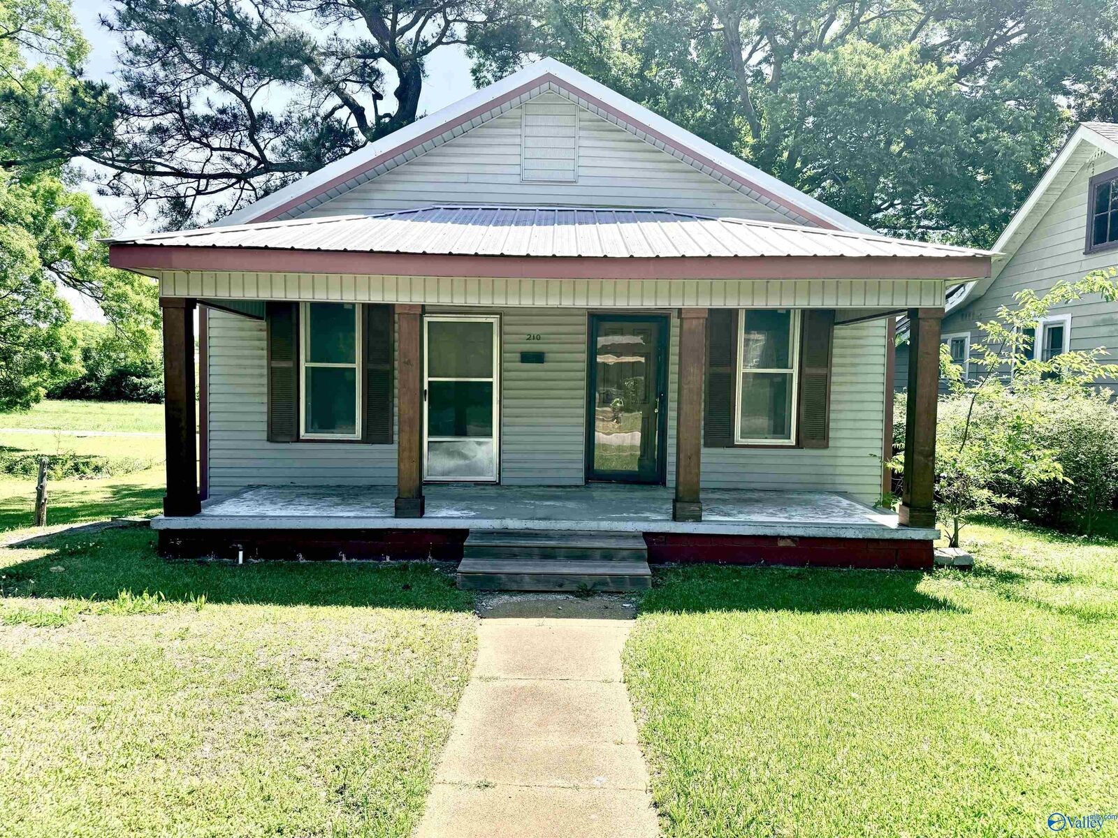 Property Photo:  210 4th Avenue NW  AL 35601 
