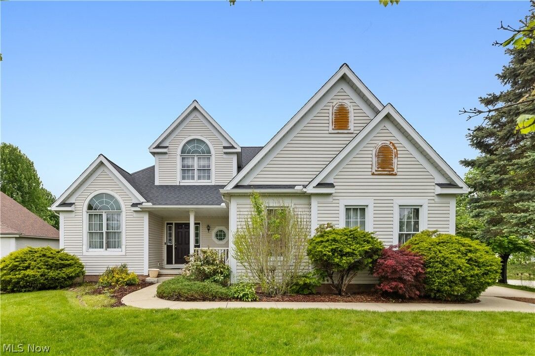 Property Photo:  1919 Wendover Circle NE  OH 44720 