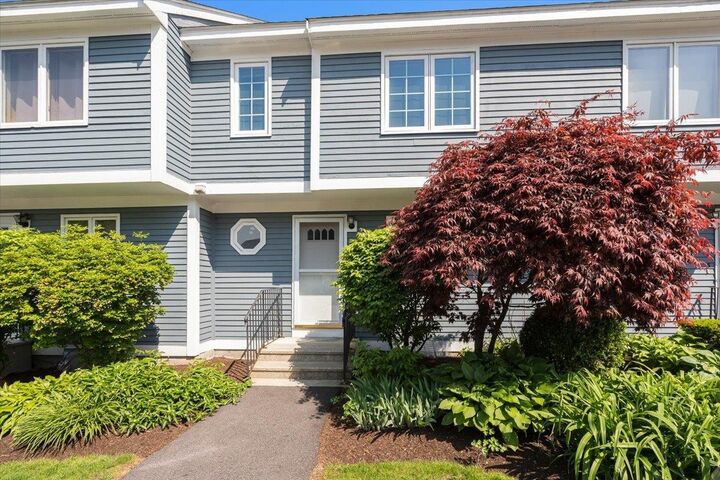 Property Photo:  7 Swift Lane  NH 03054 