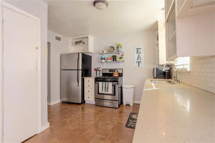 Property Photo:  1903 Dale Place  TX 75061 