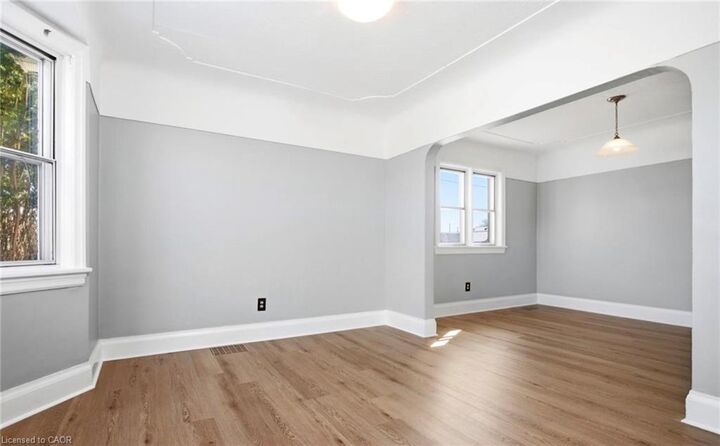 Property Photo: 542 Walmer Road Upper ON L8H 3E6