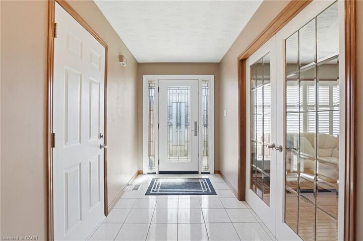 Property Photo:  32 Highbury Drive  ON L8J 2T4 