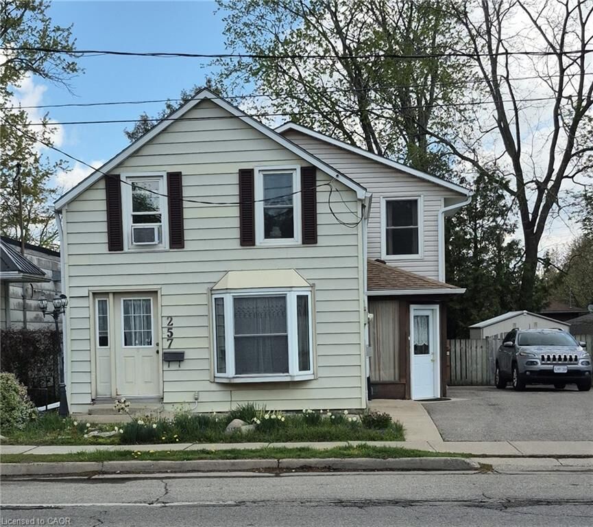 Property Photo:  257 Cedar Street  ON N3Y 2H8 