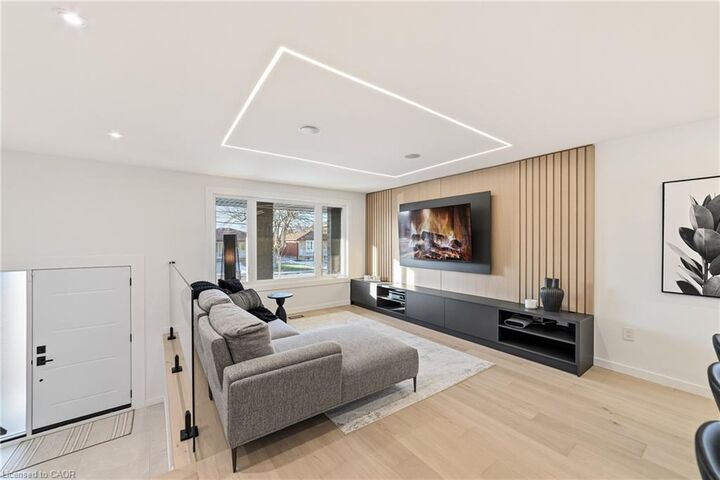 Property Photo:  146 Kenora Avenue Upper Level  ON L8E 3N7 