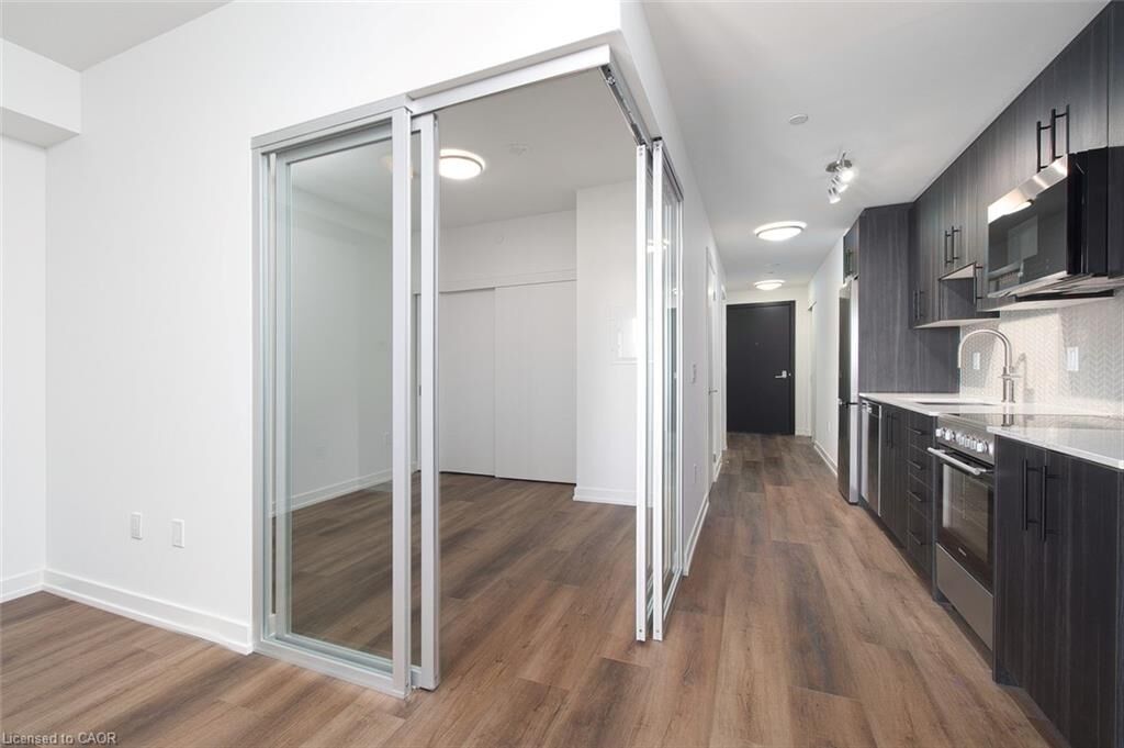 Property Photo:  5 Wellington Street S 1005  ON N2G 0E3 