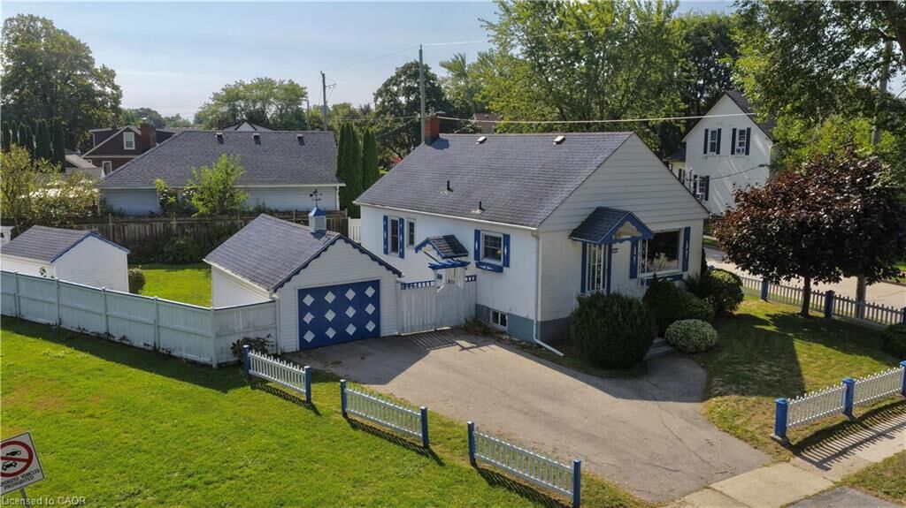 Property Photo:  272 Carlton Street  ON L2N 1B9 