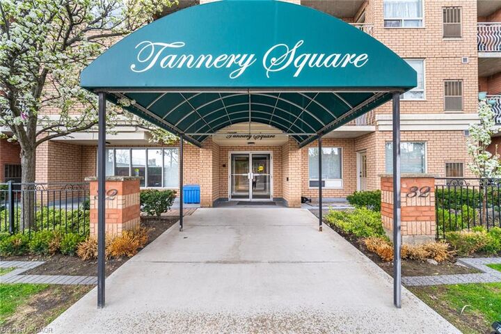 Property Photo:  32 Tannery Street 504  ON L5M 6T6 