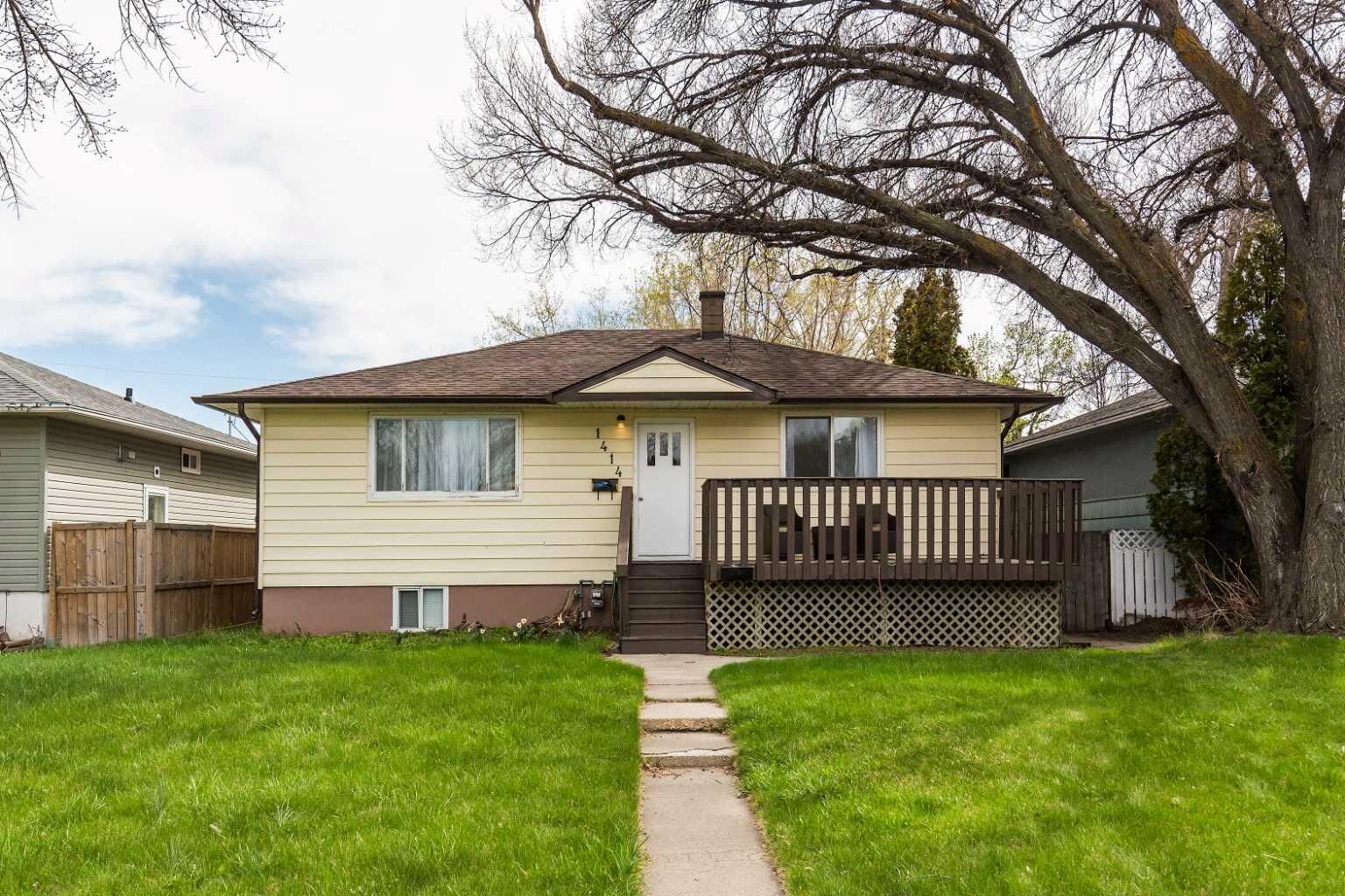 Property Photo:  1414 13 Avenue S  AB T1K 0R5 