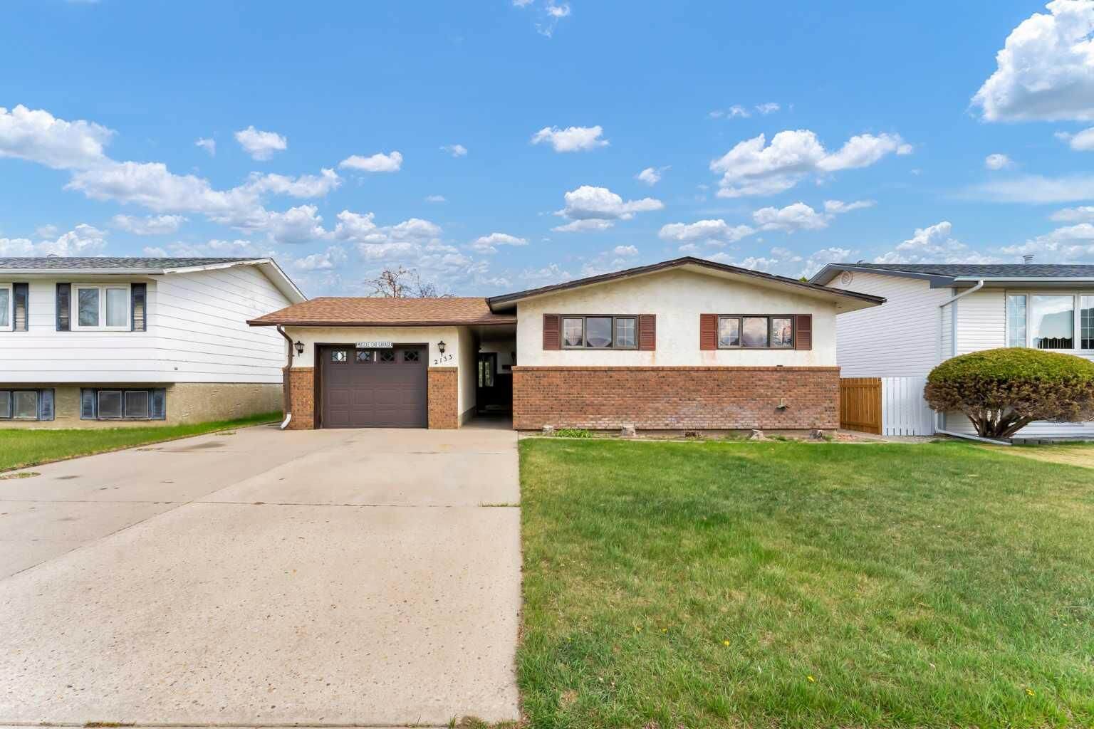 Property Photo:  2133 8 Avenue NE  AB T1C 1L2 