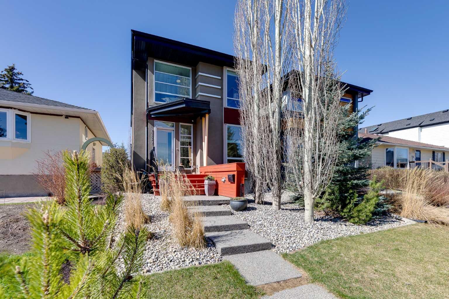 Property Photo:  2729 Cochrane Road NW  AB T2M 4J1 