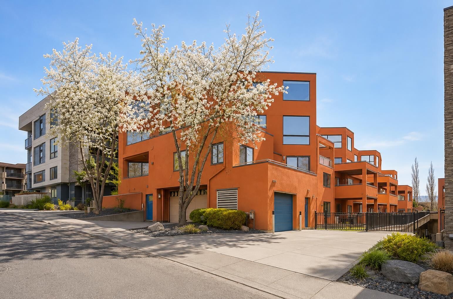Property Photo:  718 5 Street NE 403  AB T2E 3W8 