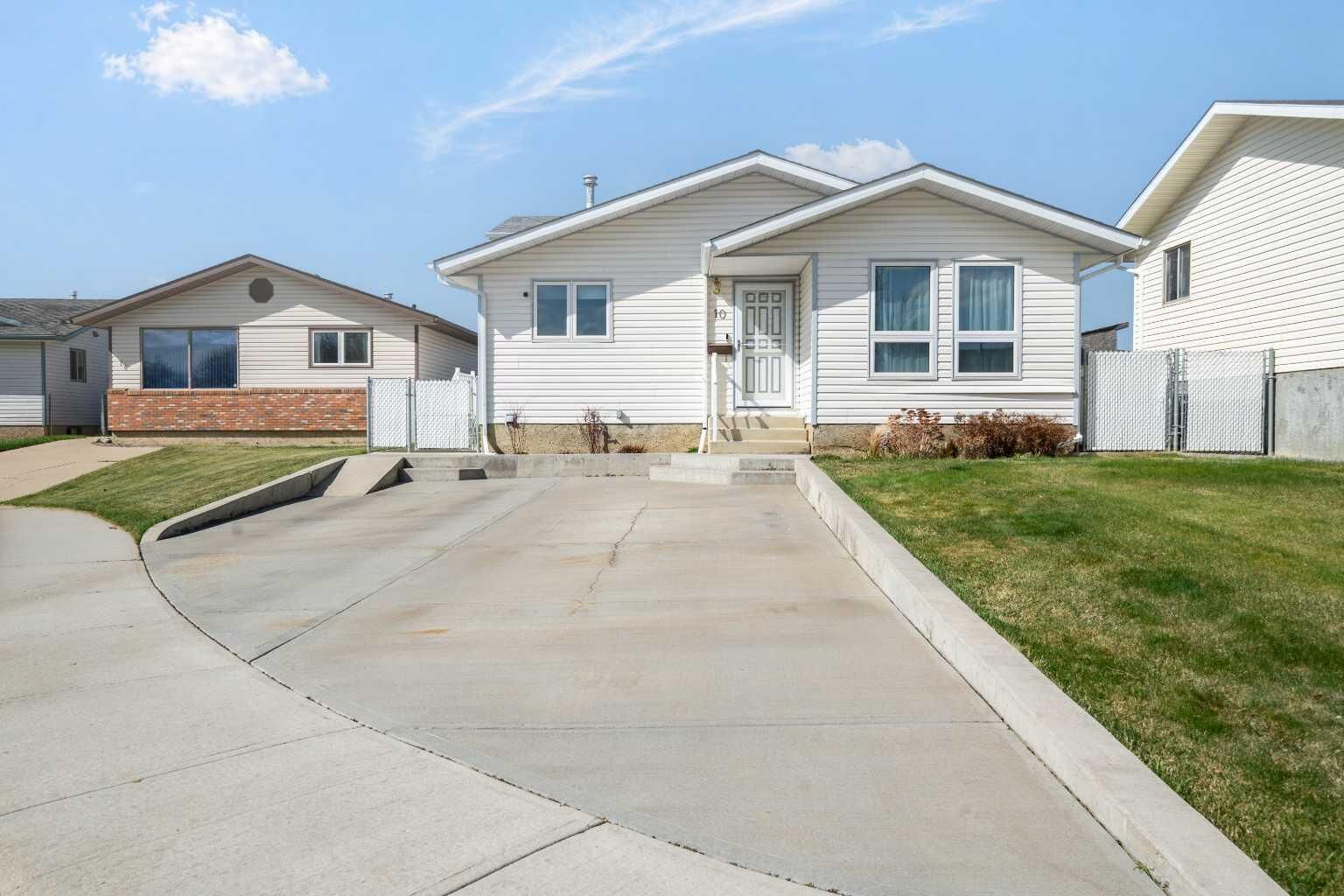 Property Photo:  10 Rossmere Place SE  AB T1B 2L6 