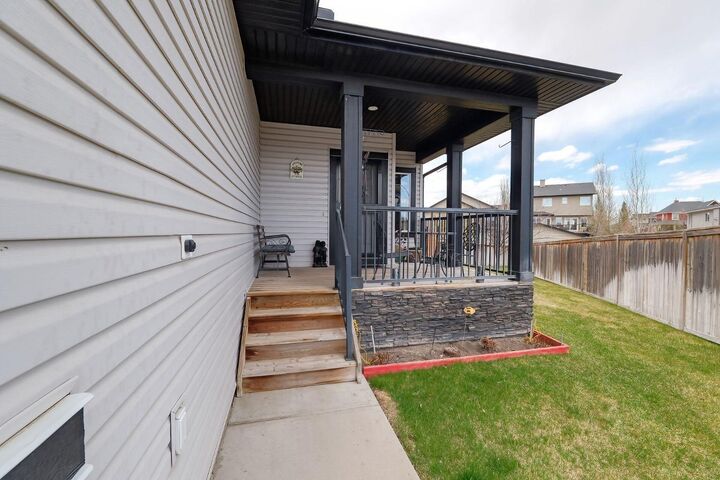Property Photo:  1936 High Park Circle NW  AB T1V 0C8 