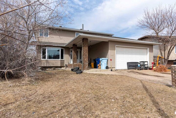 Property Photo:  145 Robin Crescent  AB T9H 2W4 