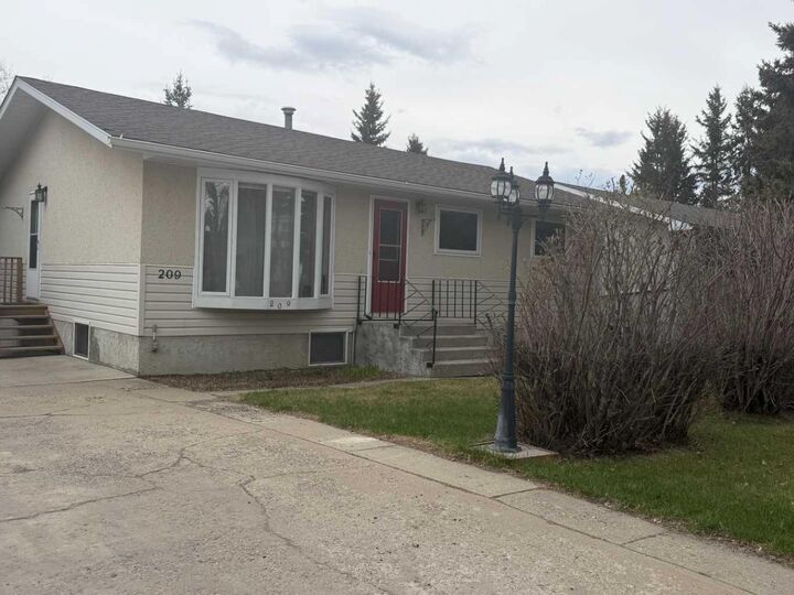 Property Photo:  209 2 Street NE  AB T0M 1X0 