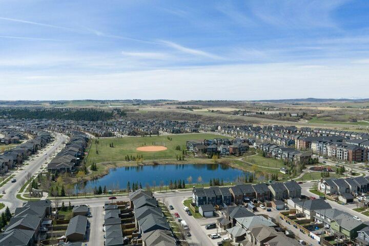 Property Photo:  194 Legacy Mews SE  AB T2Y 0Y5 