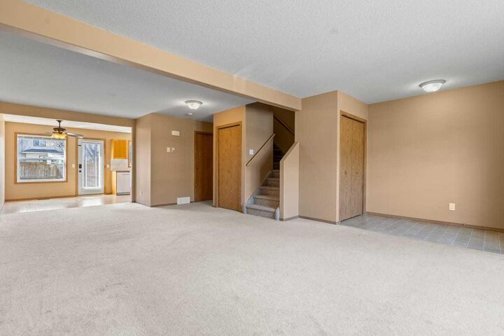 Property Photo:  1503 Eagleview Place NW  AB T1V 1X1 