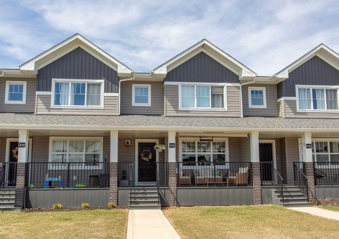 Property Photo:  212 Halifax Close  AB T0M 1R0 