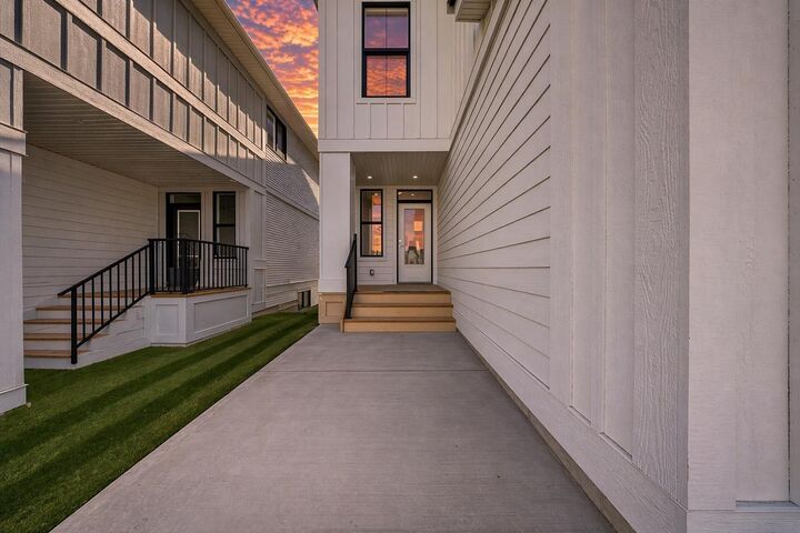 Property Photo:  152 Copperhead Road SE  AB T2Z 5G9 