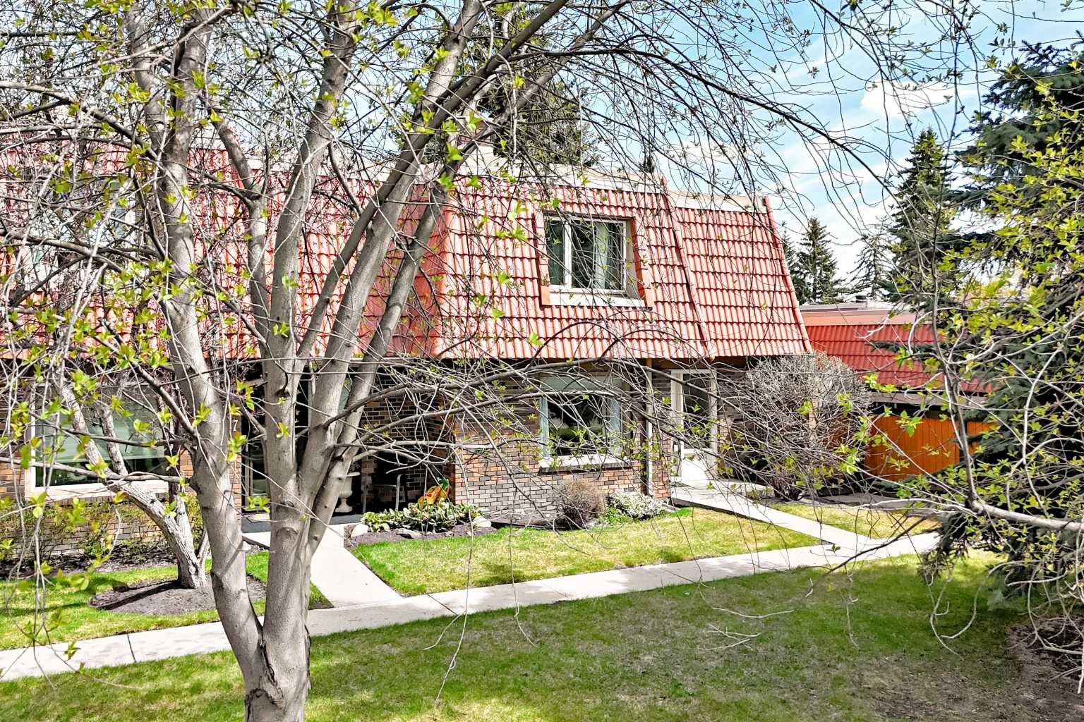 Property Photo:  714 Willow Park Drive SE 8  AB T2J 0L8 