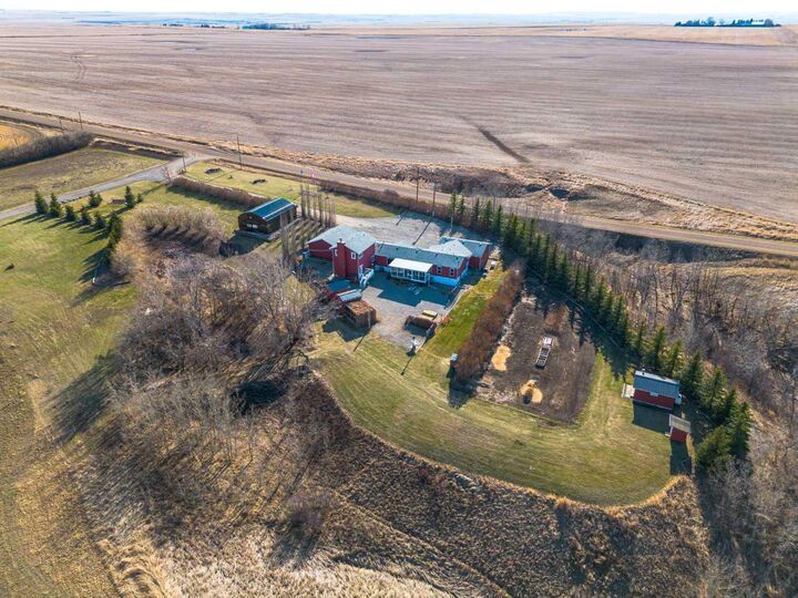Property Photo:  313029 Rge Rd 233  AB T0M 2A0 