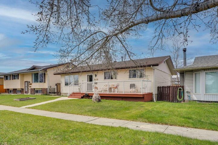 Property Photo:  3419 60 Street NE  AB T1Y 3L2 