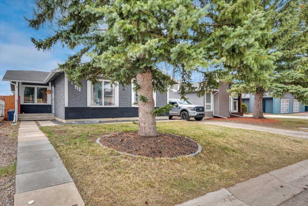 Property Photo:  112 Thorson Crescent  AB T1S 1C9 