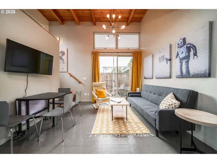Property Photo: 2319 SE Belmont St OR 97214