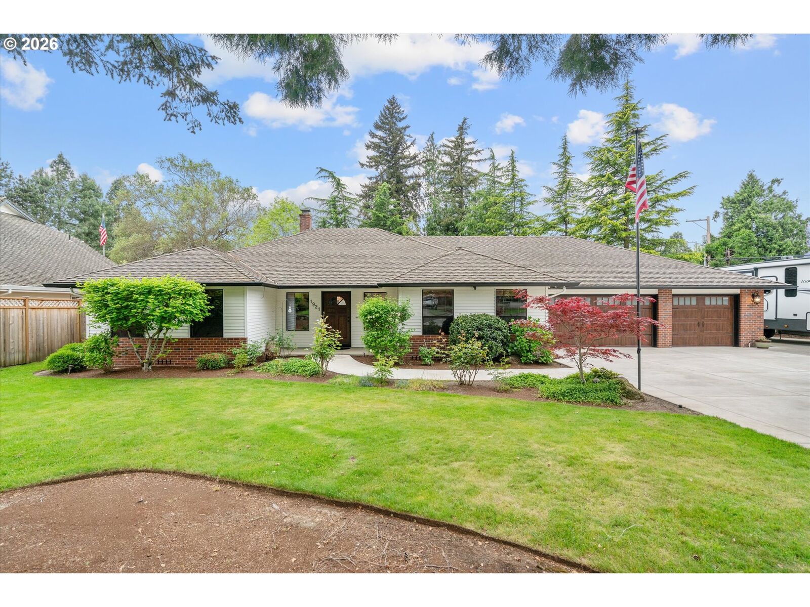 Property Photo:  1921 SE Douglas Pl  OR 97080 