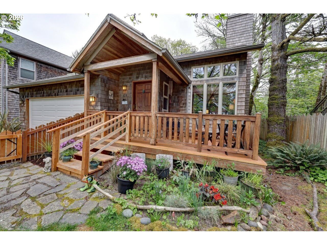Property Photo:  615 N Larch St  OR 97110 